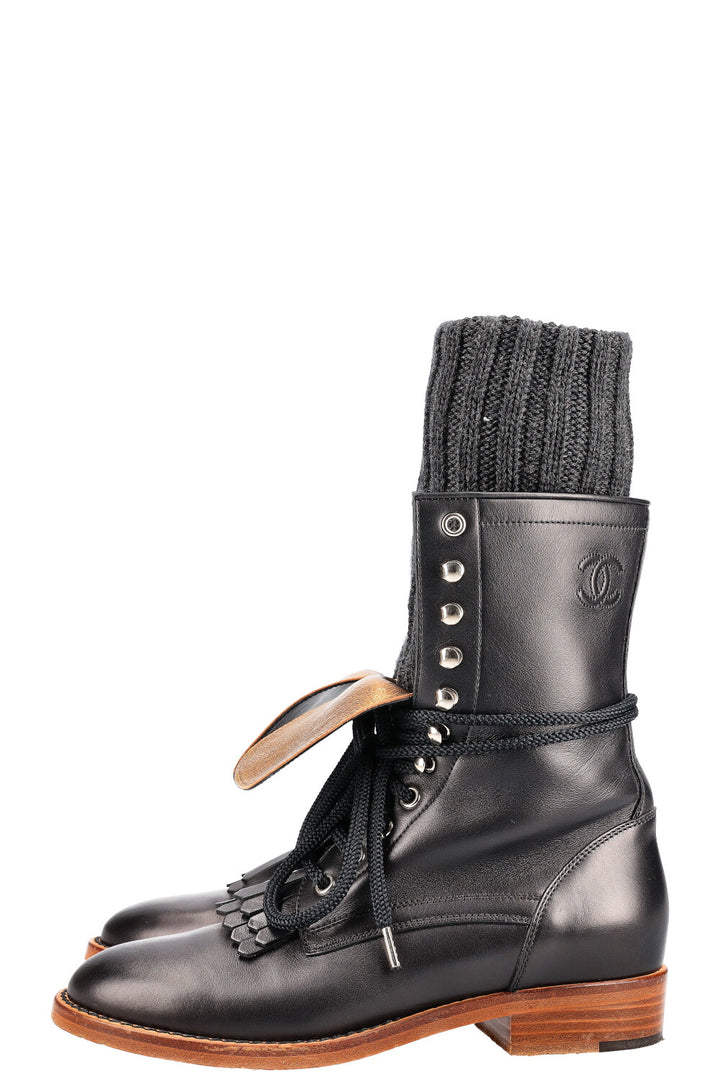 CHANEL Combat Boots avec Chaussettes Noir &amp; Doré