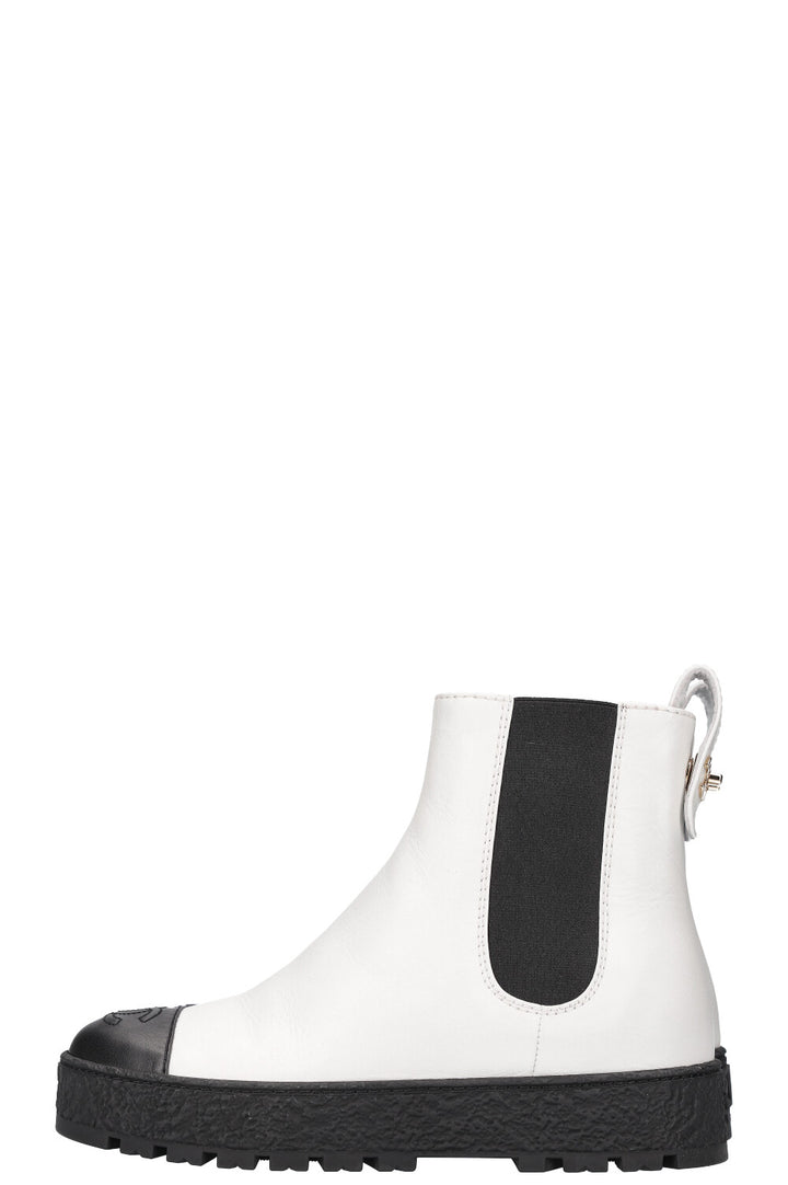 CHANEL Boots Black &amp; White FW21/22