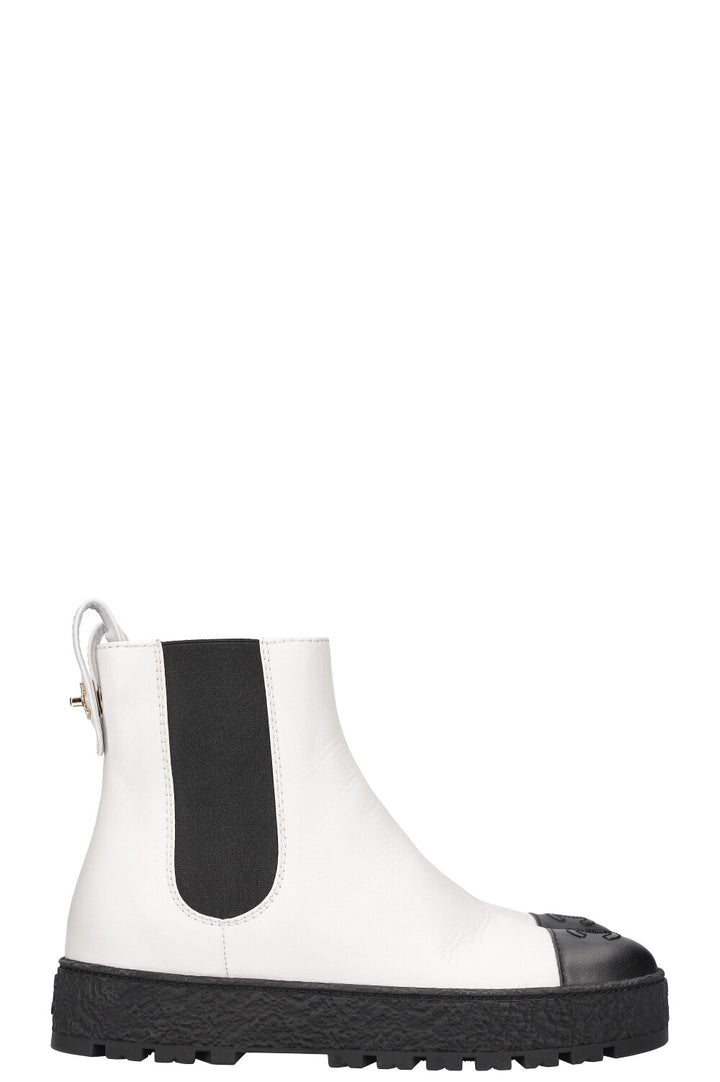 CHANEL Boots Black &amp; White FW21/22