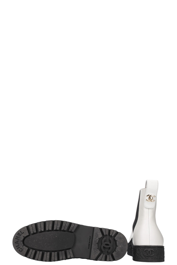 CHANEL Boots Black &amp; White FW21/22
