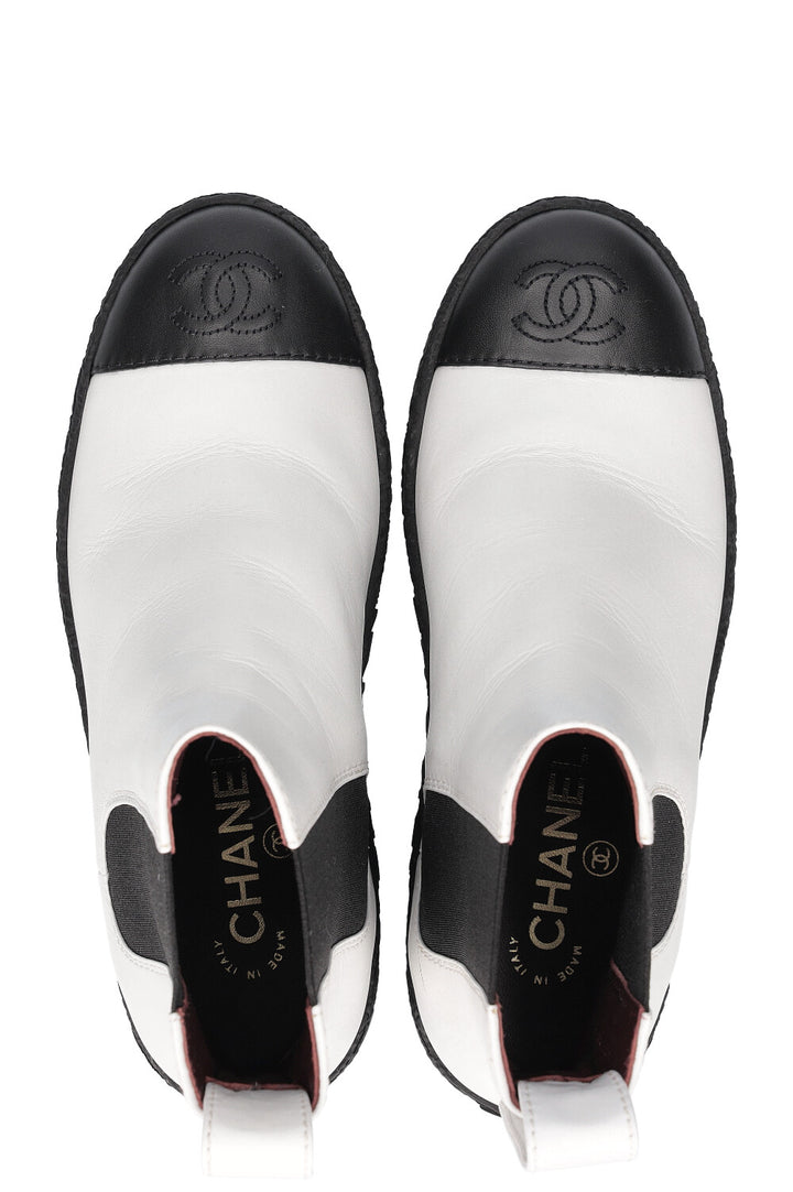 CHANEL Boots Black &amp; White FW21/22