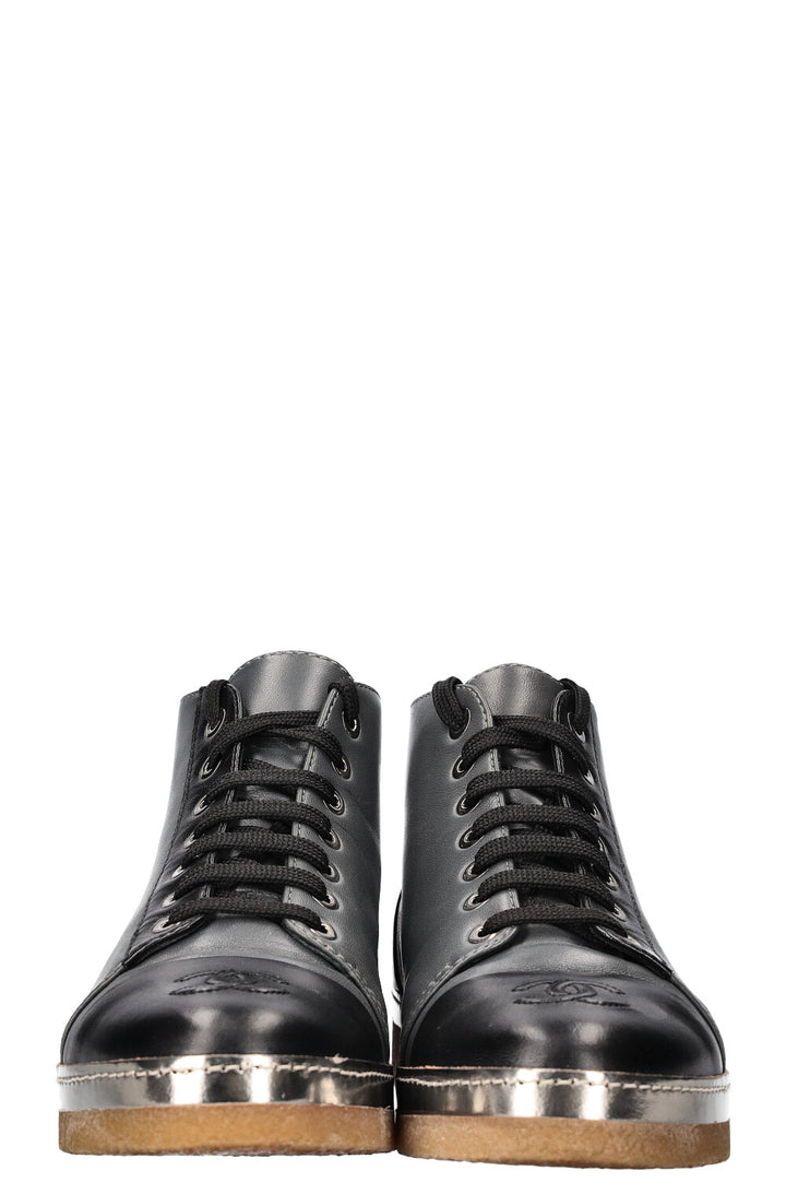 CHANEL Baskets Montantes Gris et Noir