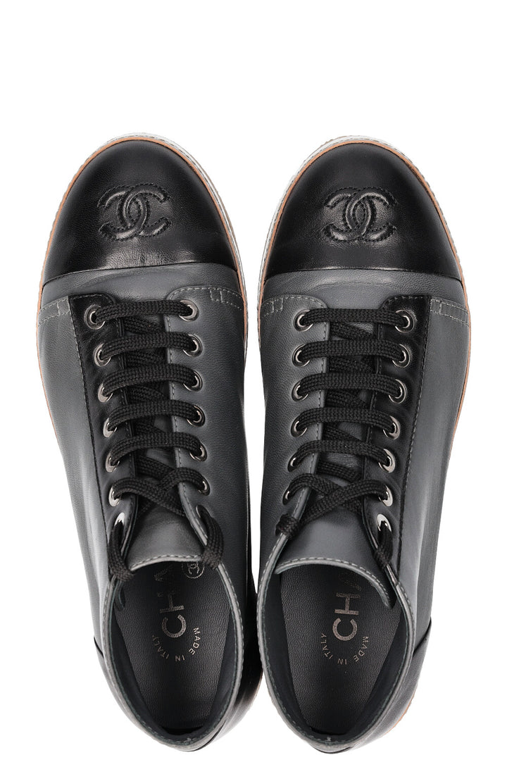 CHANEL Baskets Montantes Gris et Noir