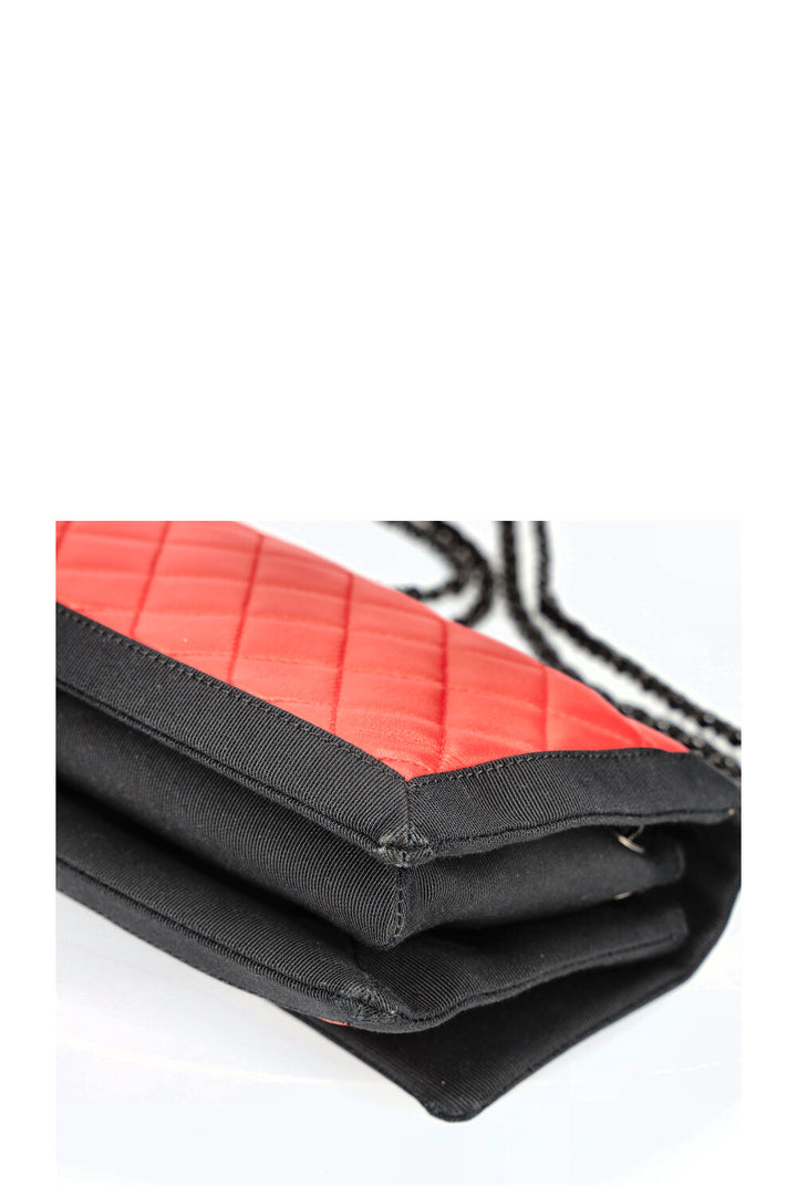 CHANEL Sac à rabat unique Rouge Noir