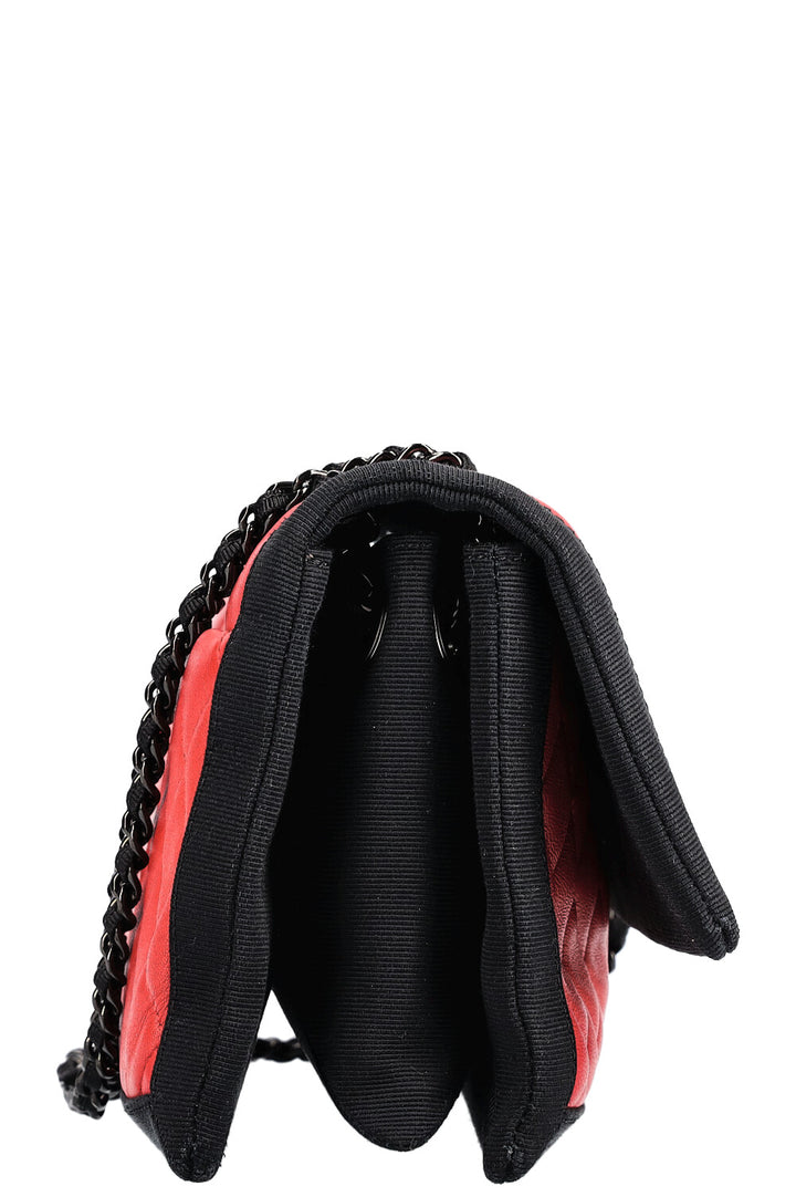 CHANEL Sac à rabat unique Rouge Noir