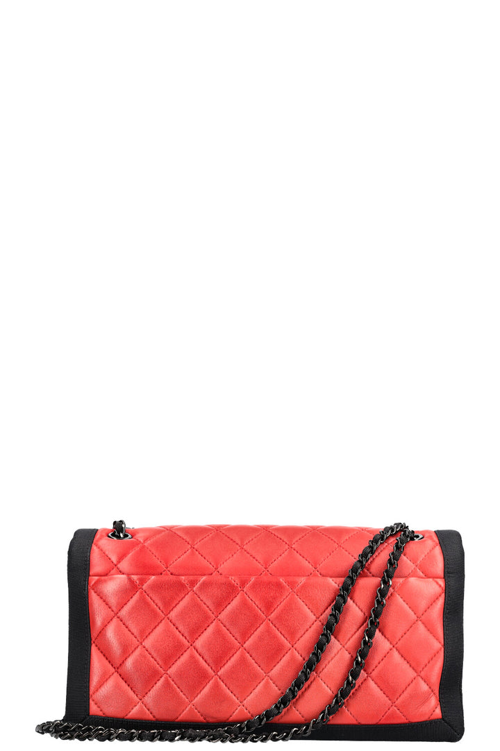 CHANEL Sac à rabat unique Rouge Noir