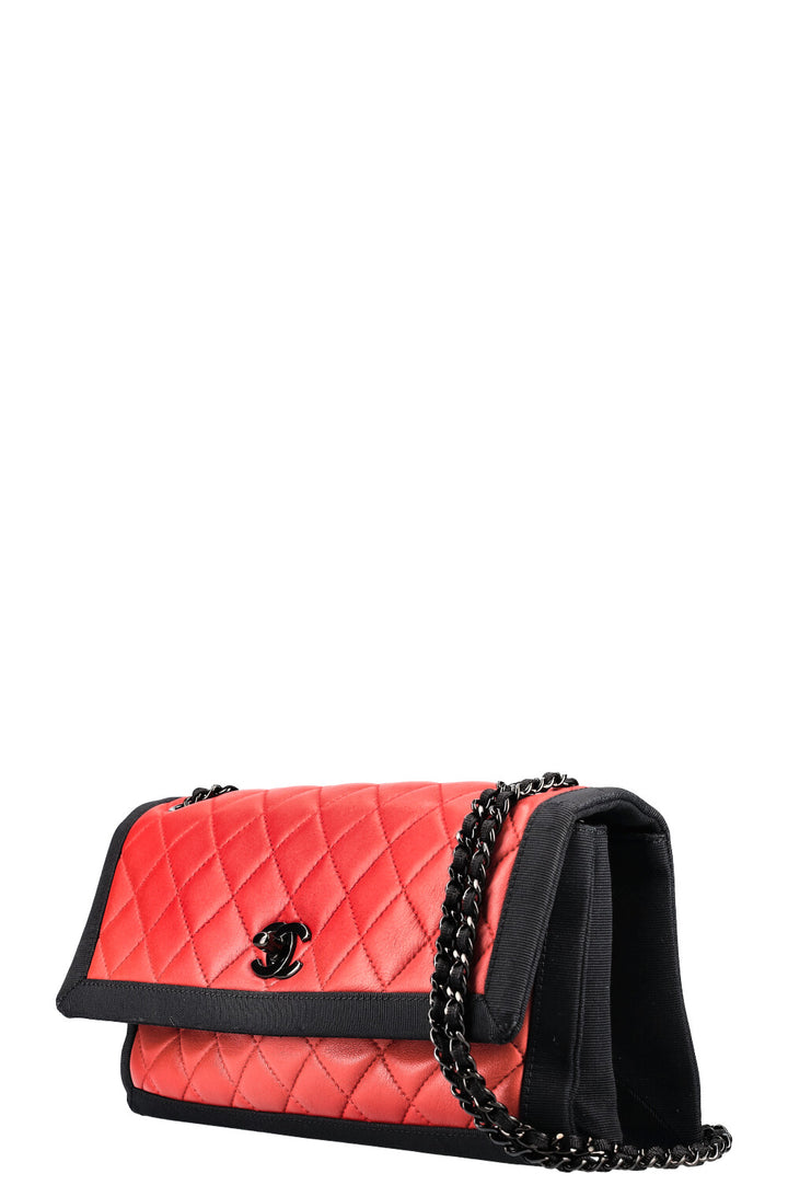 CHANEL Sac à rabat unique Rouge Noir
