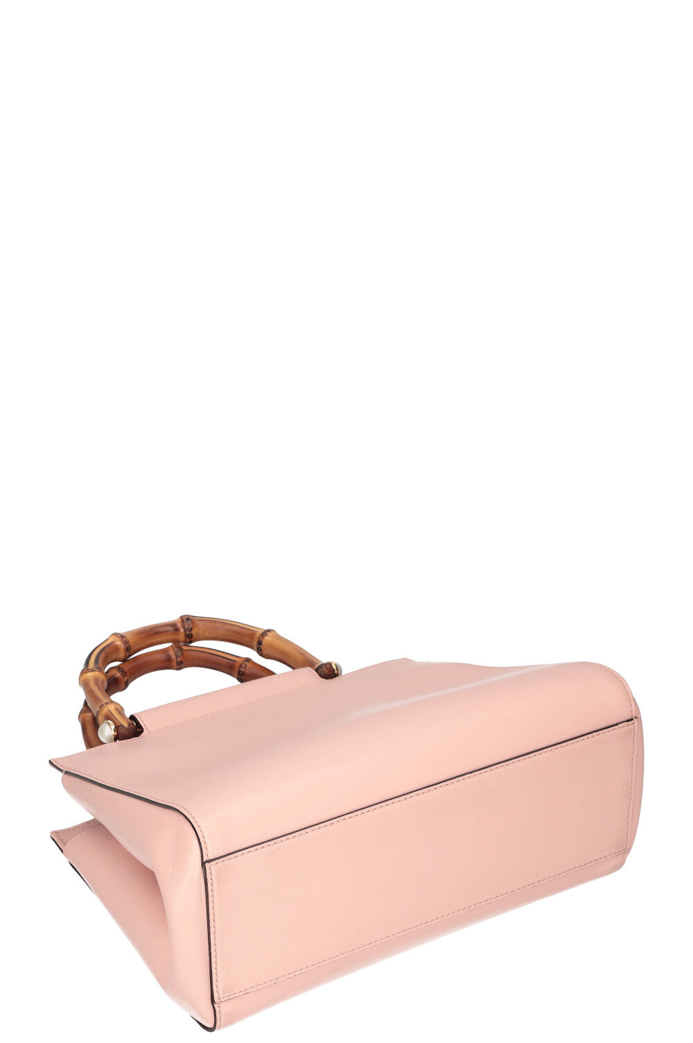 Gucci store nymphaea pink