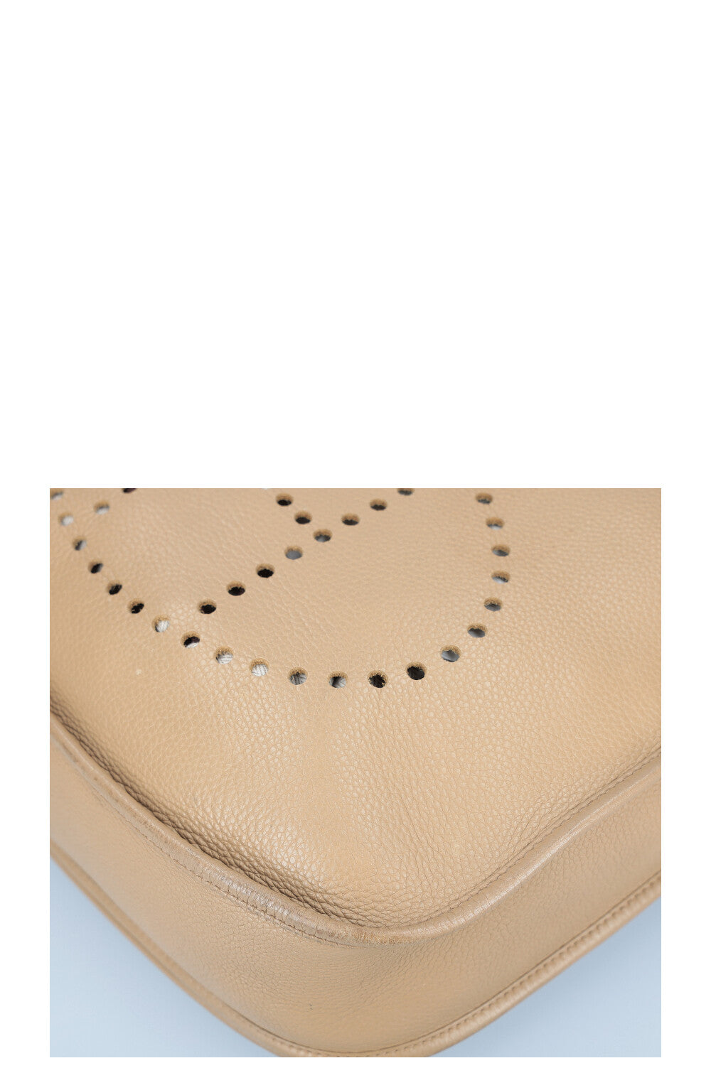 HERMÈS Evelyne II Bag Clemence Leather Beige