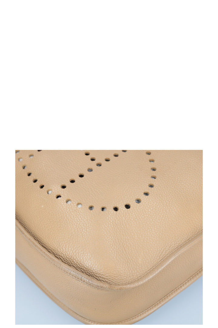 HERMÈS Evelyne II Bag Clemence Leather Beige