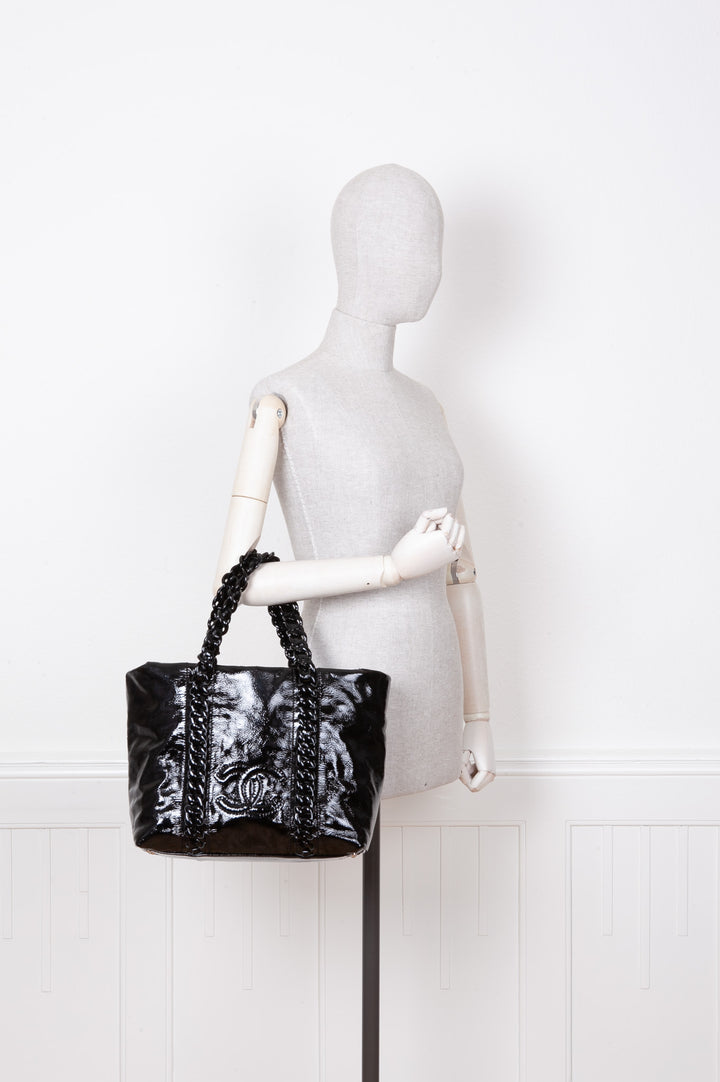 CHANEL Modern Chain Tote Patent Black