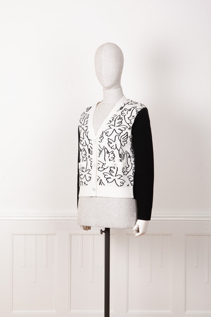 CHANEL Knit Cardigan Cashmere Doves Cruise 22