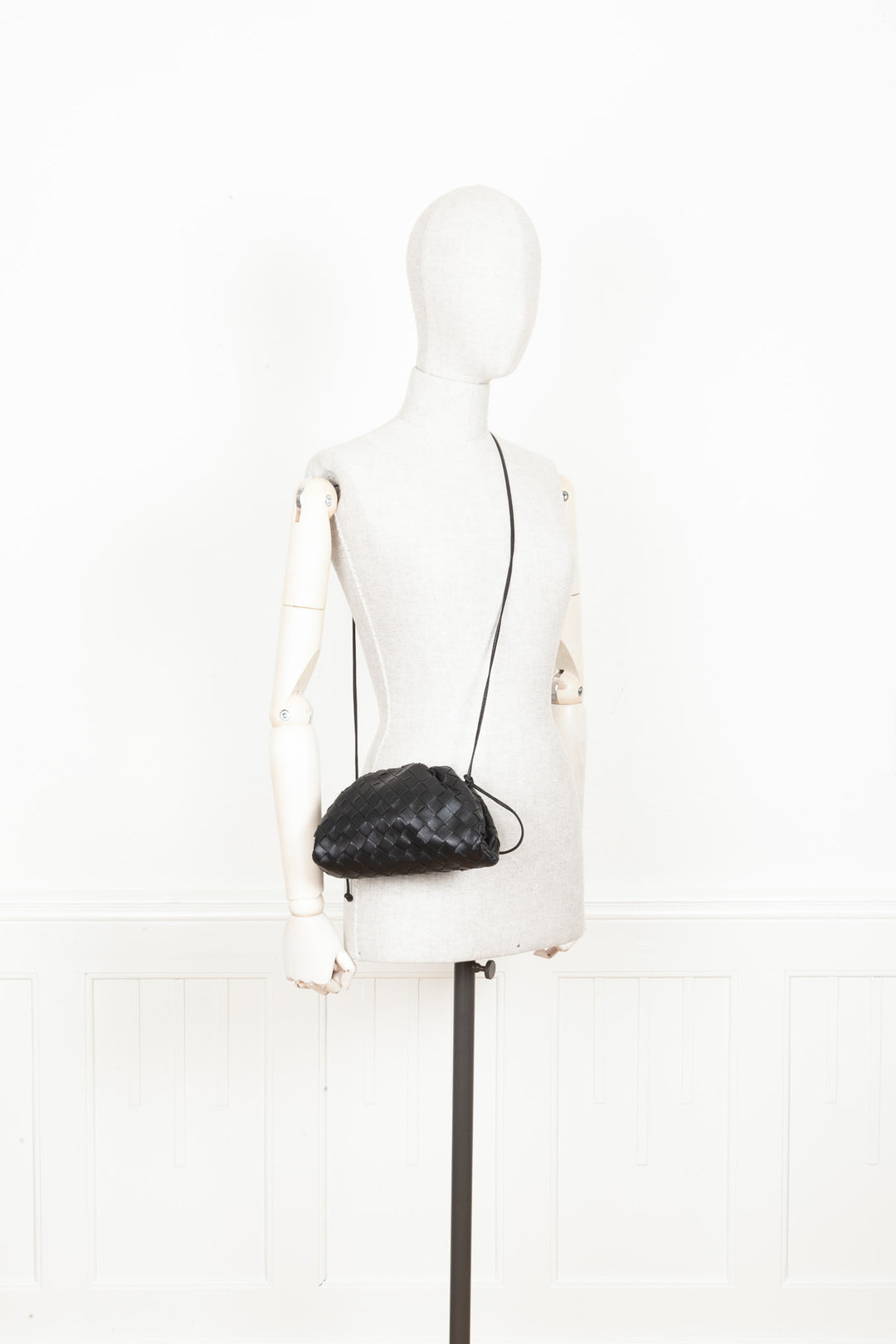 BOTTEGA VENETA La Pochette Mini Intrecciato Noir