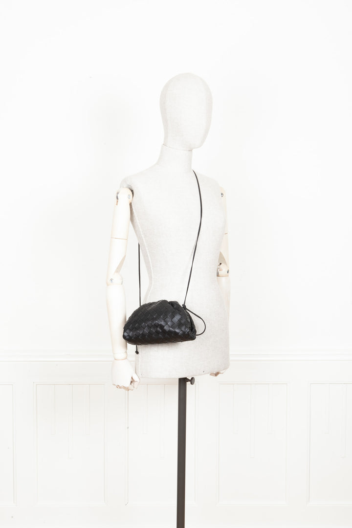 BOTTEGA VENETA La Pochette Mini Intrecciato Noir