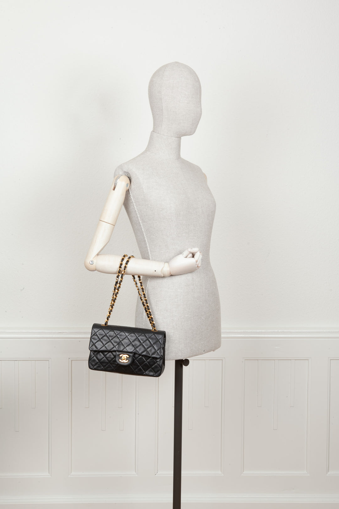 CHANEL Sac moyen à double rabat noir 1989