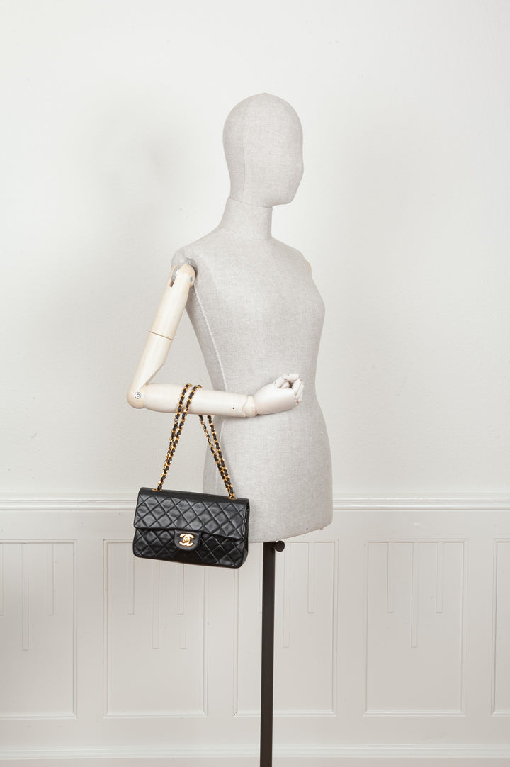 CHANEL Sac moyen à double rabat noir 1989