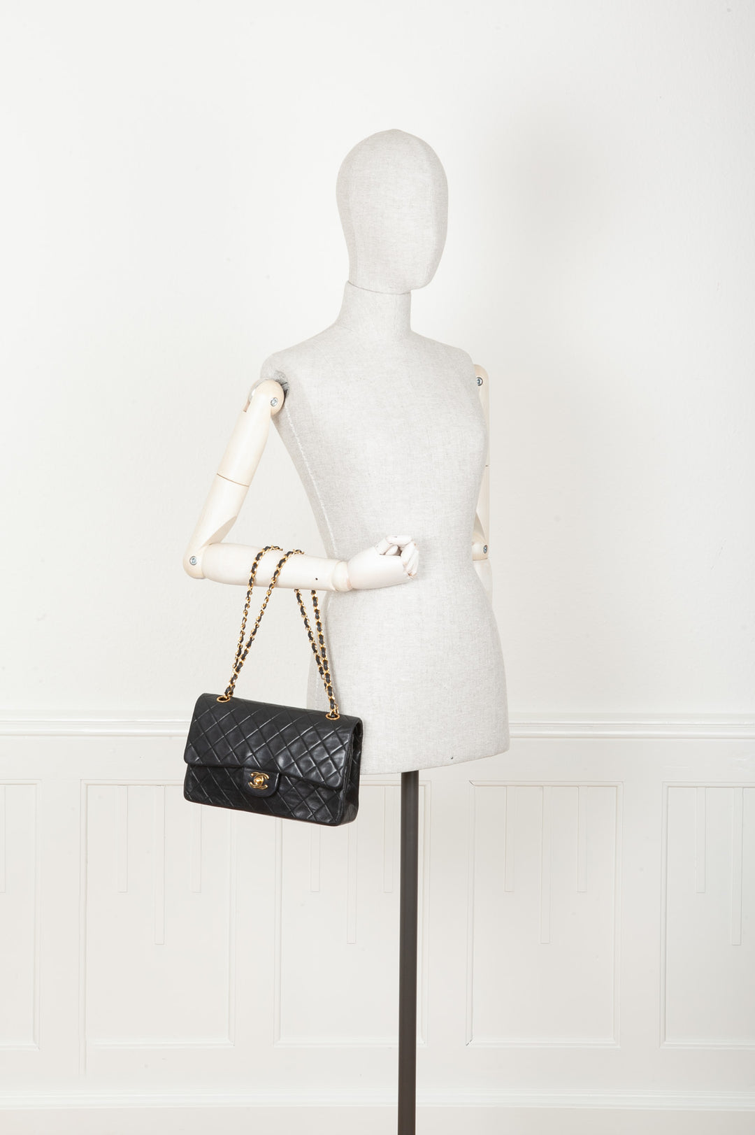 CHANEL Sac moyen à double rabat Noir