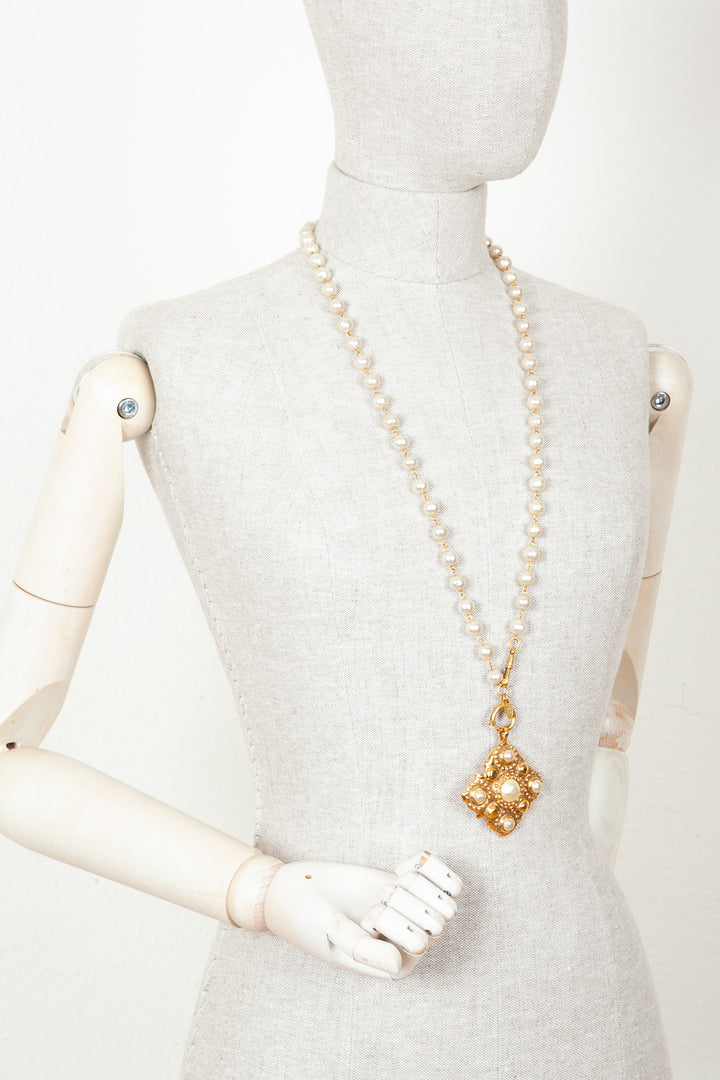 CHANEL Pearl Locket Collection 23