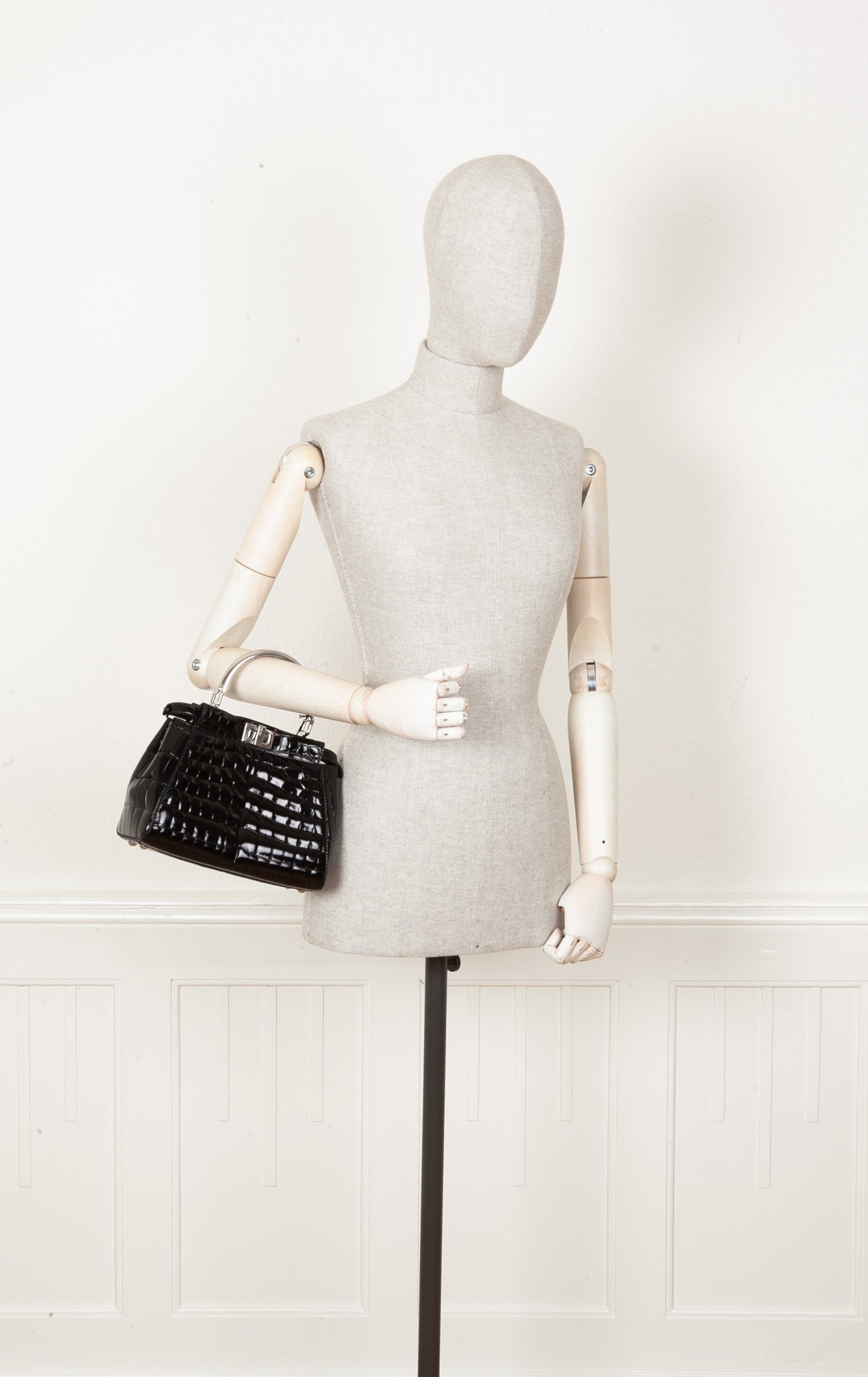 FENDI Peekaboo Mini Alligator Bag Black – REAWAKE