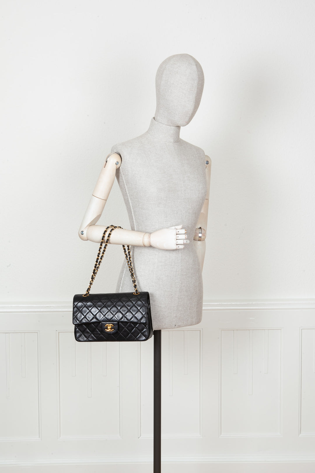 CHANEL Sac moyen à double rabat Noir