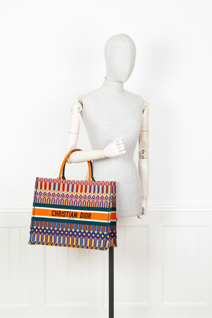 CHRISTIAN DIOR Livre fourre-tout grand