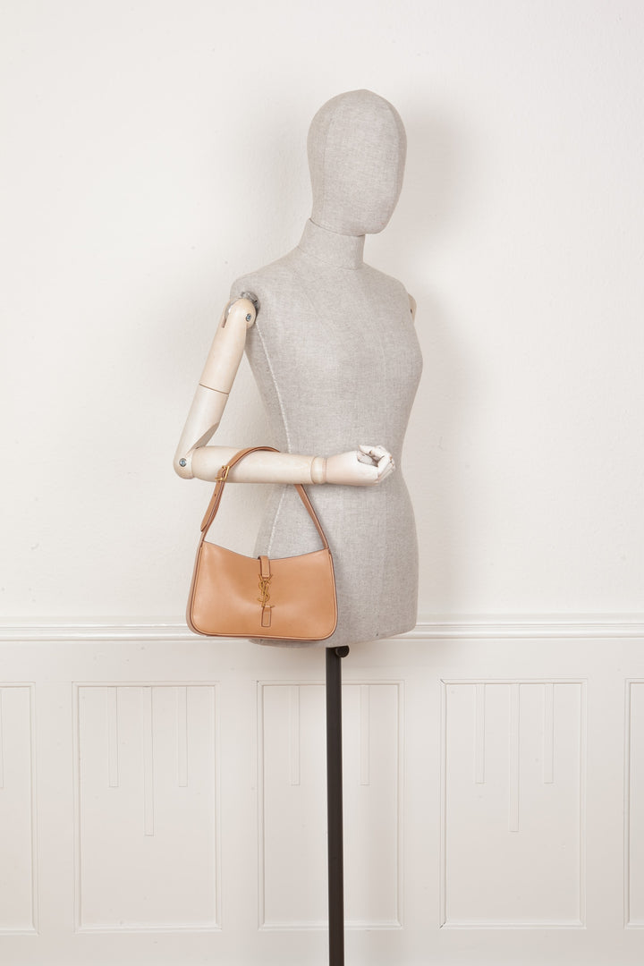 SAINT LAURENT Sac Le 5 à 7 Cuir Tanné