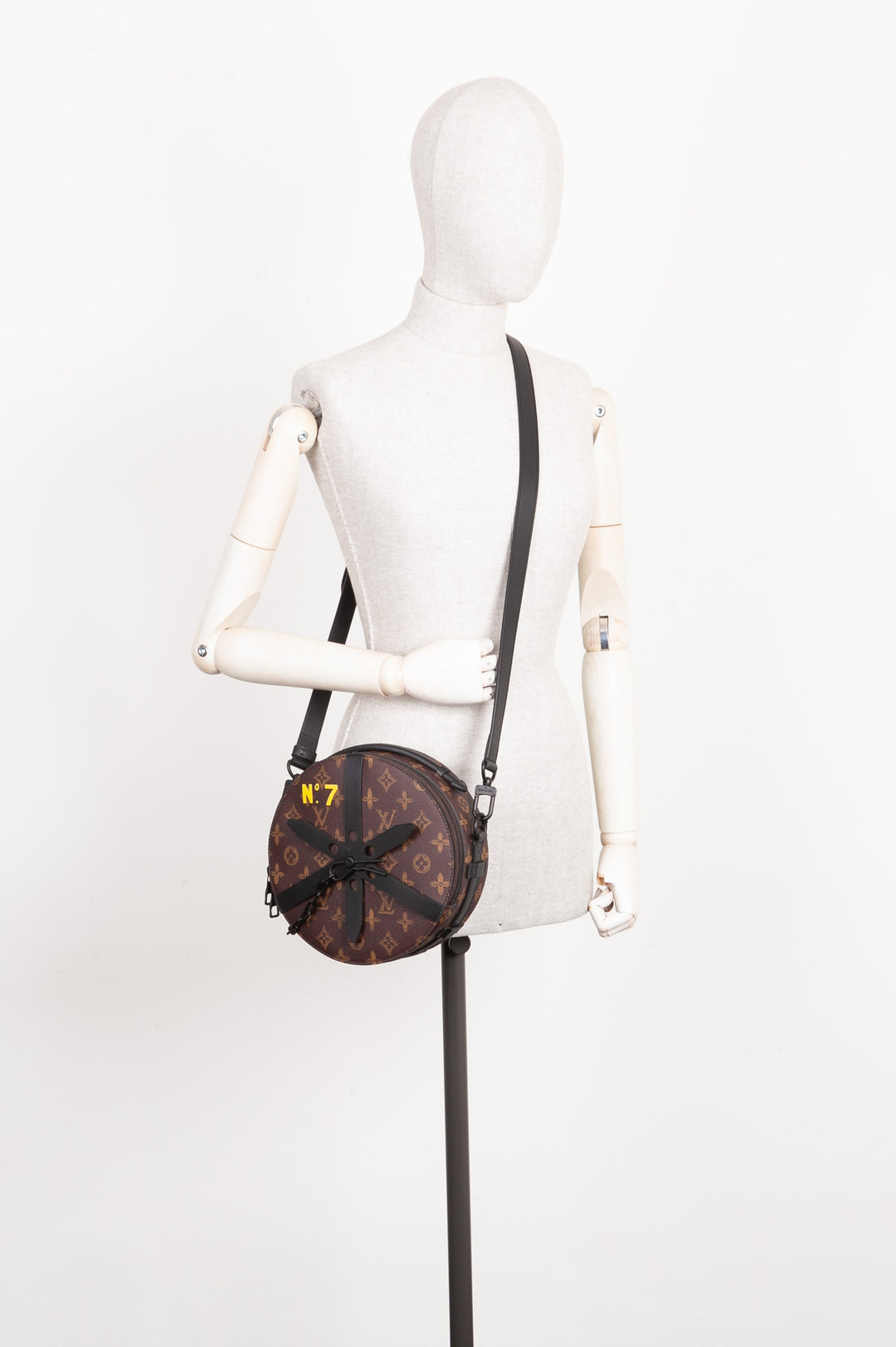 LOUIS VUITTON Sac Boîte à Roue MNG SS2022
