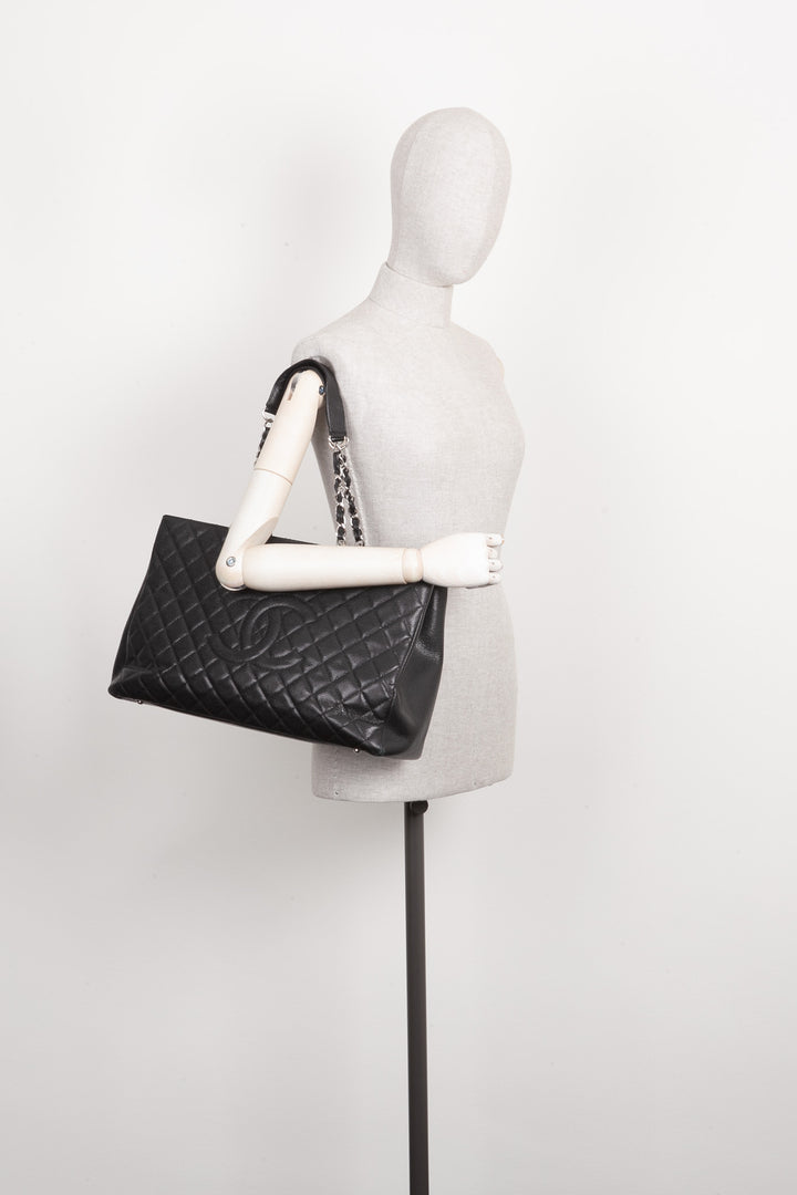 CHANEL GST XL Noir Caviar