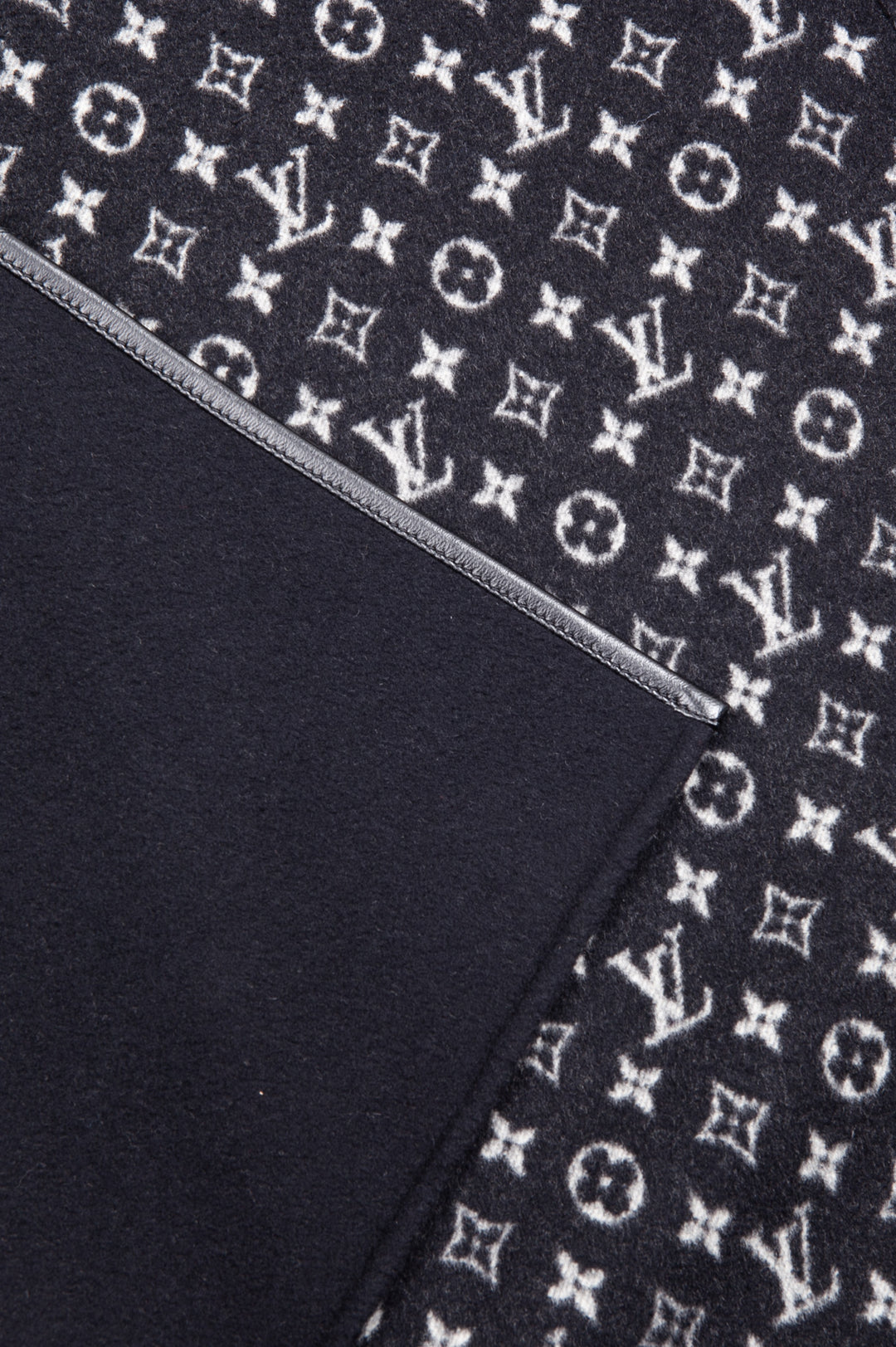 LOUIS VUITTON Manteau portefeuille monogramme Noir