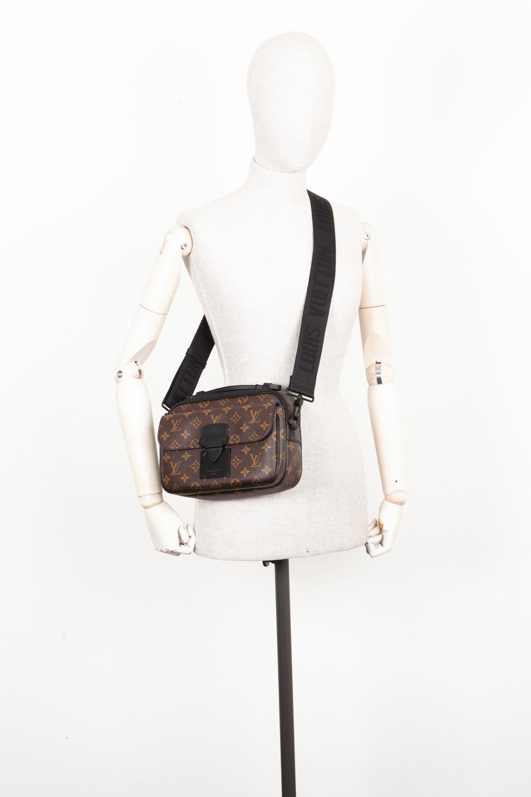 LOUIS VUITTON S Lock Messenger Bag Toile Macassar