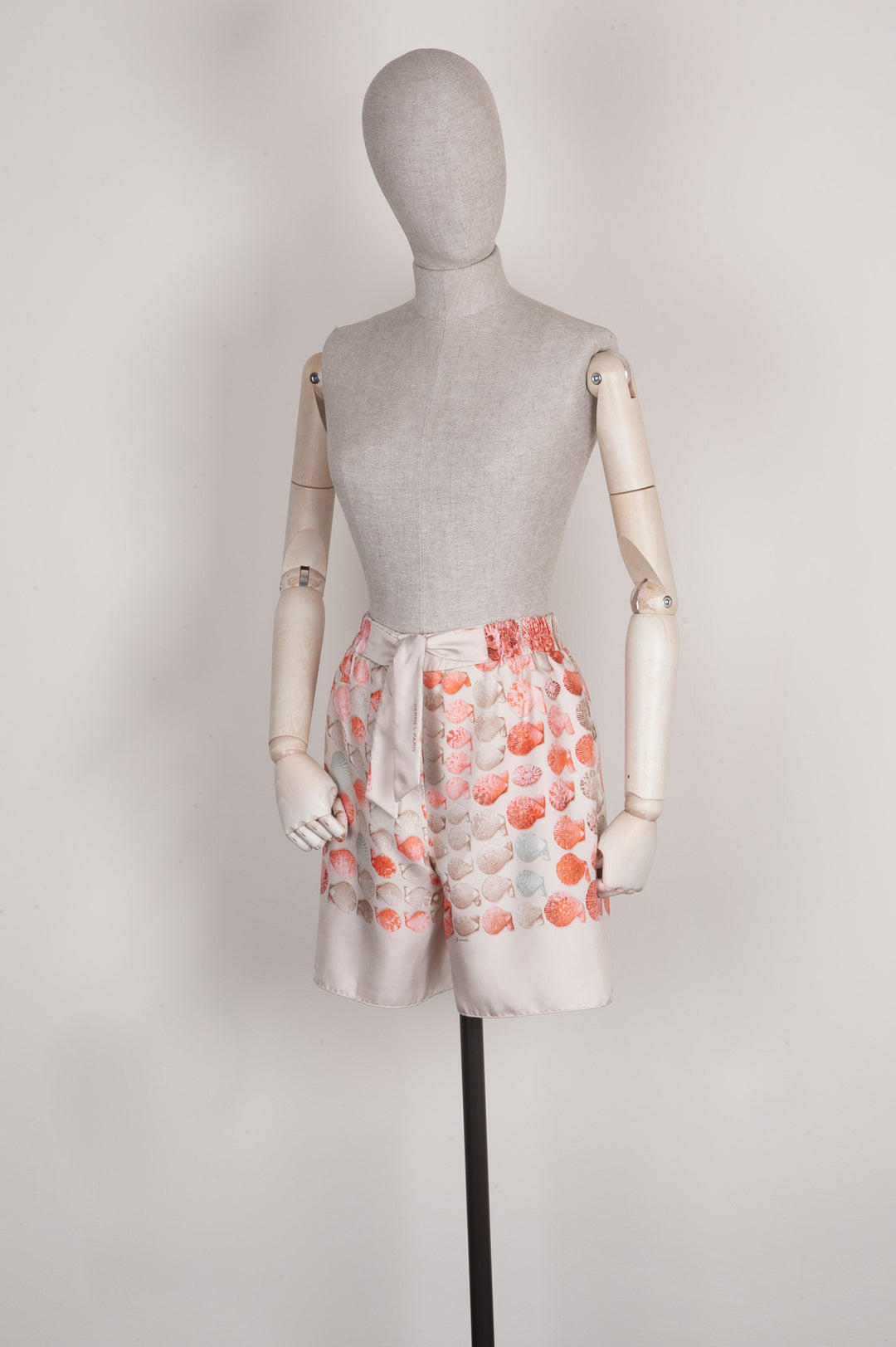 REAWAKE ATELIER Shorts Hermès Carré Shells Silk