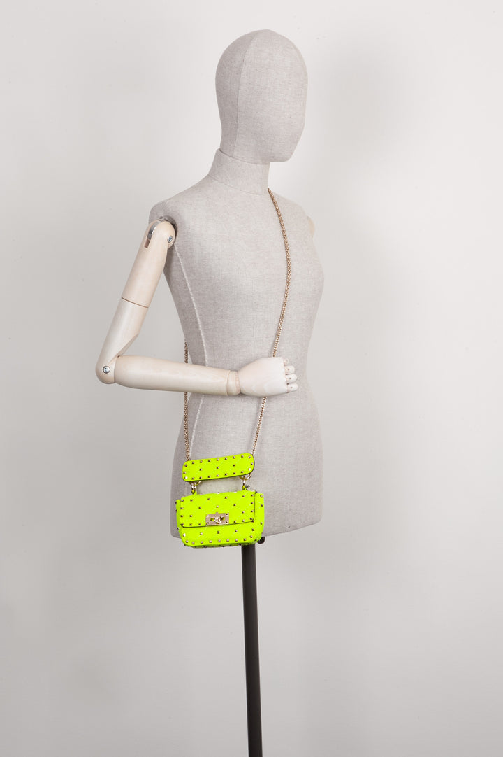 VALENTINO Sac Rockstud Spike Micro Jaune Fluo