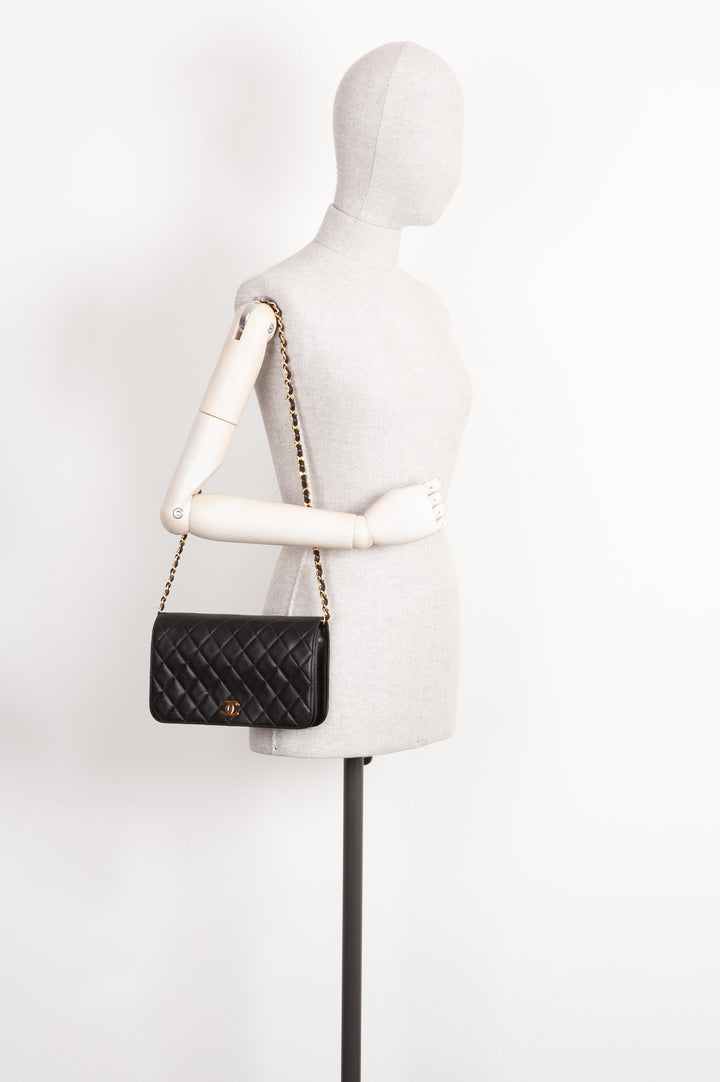 CHANEL Sac à rabat complet Noir
