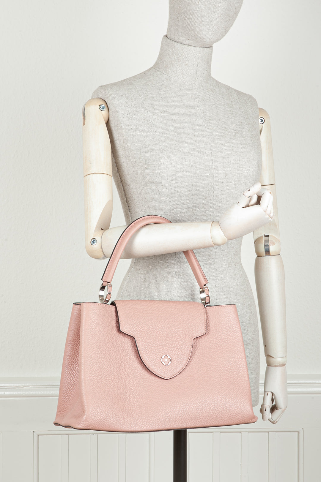LOUIS VUITTON Capucines GM Magnolia
