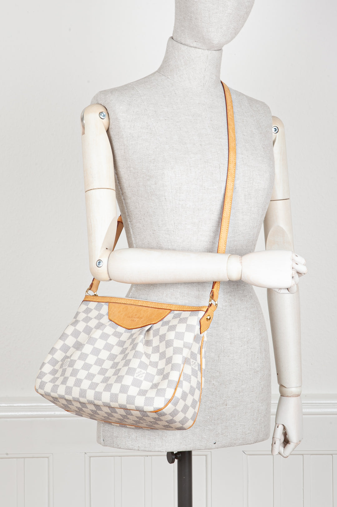 LOUIS VUITTON Siracusa MM Damier Azur – REAWAKE