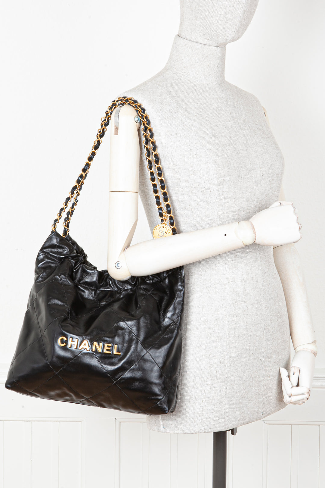 CHANEL 22 Bag Black