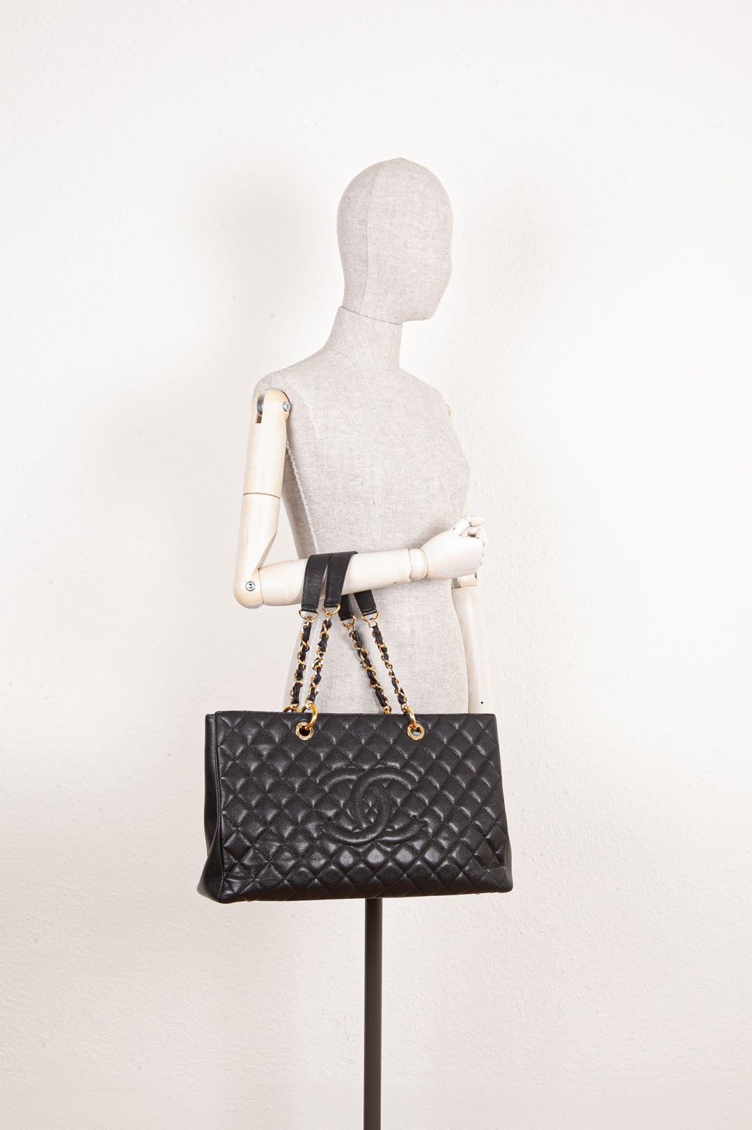 CHANEL GST XL Caviar Black