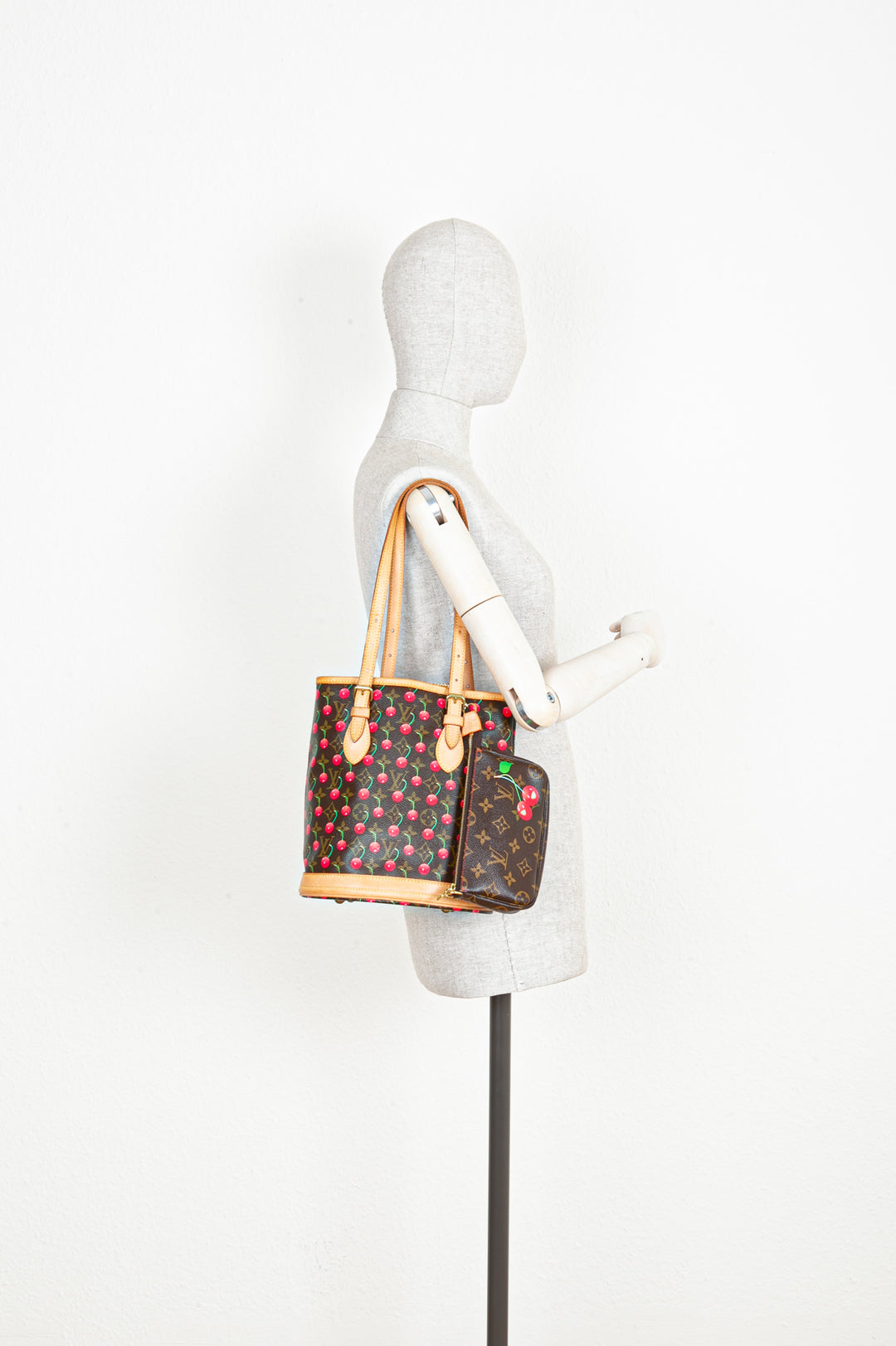 LOUIS VUITTON Bucket Bag Monogram Cerises