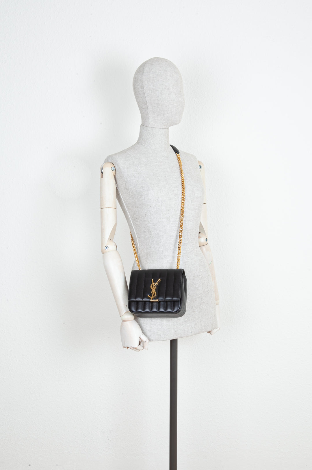SAINT LAURENT Sac Vicky Petit Noir – REAWAKE