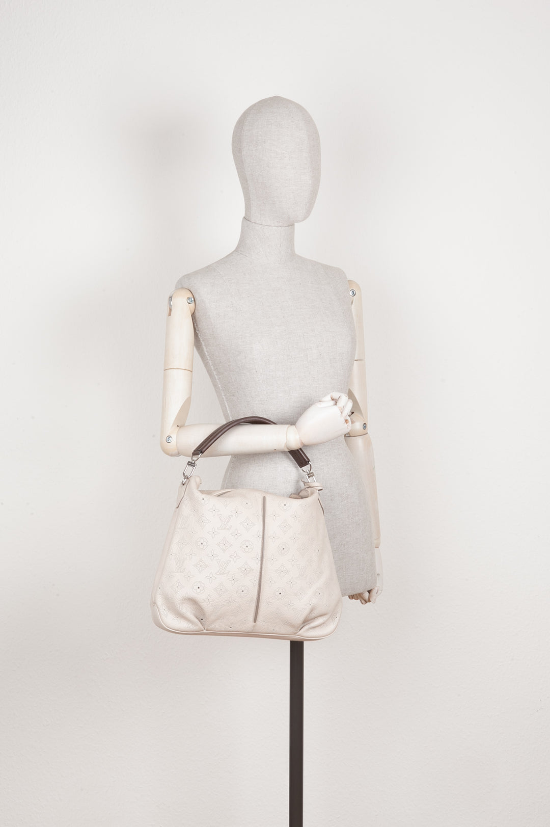 LOUIS VUITTON Selene Bag Mahina Blanc Cassé