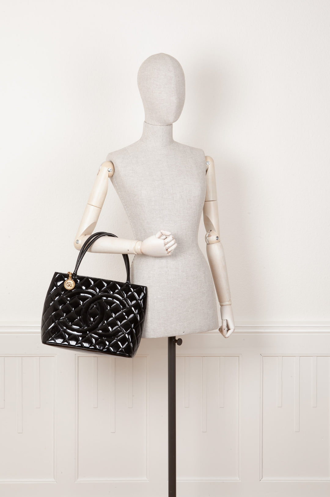 CHANEL Medaillon Tote Patent Black 2002