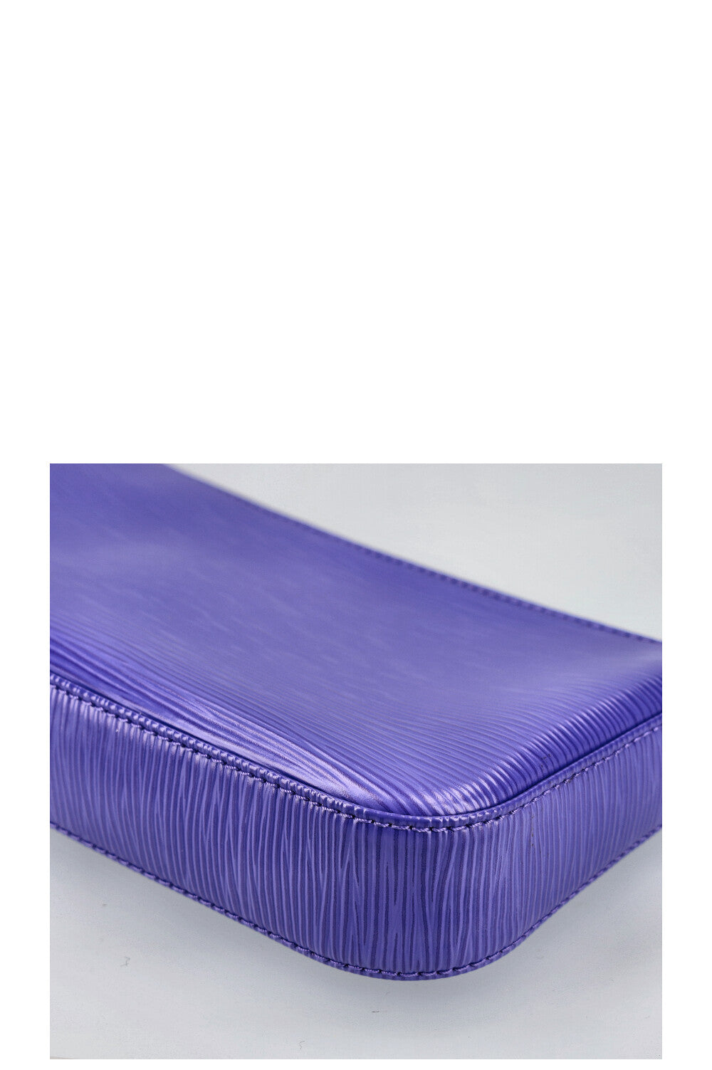 LOUIS VUITTON Pochette Epi Figue