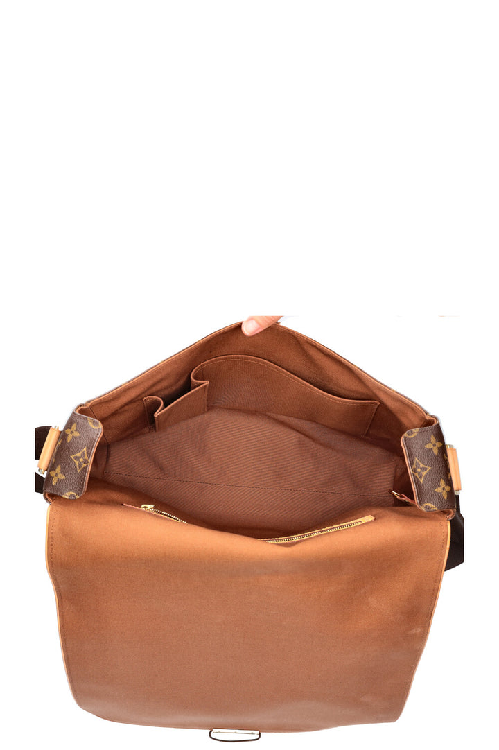 LOUIS VUITTON Sac Messager Abbesses MNG