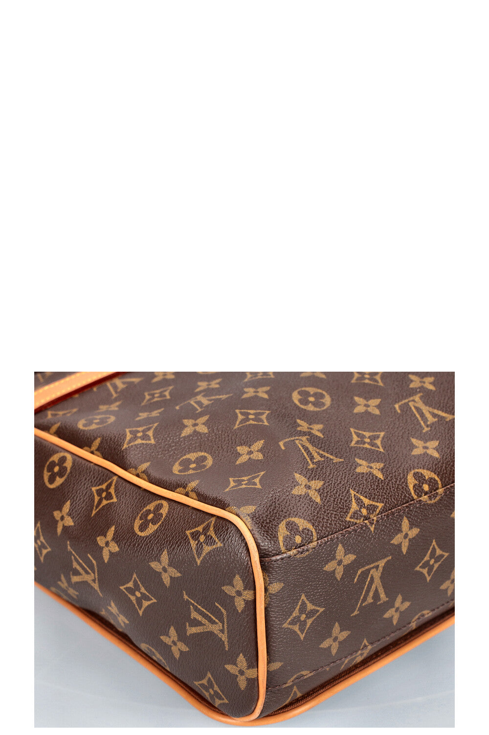 LOUIS VUITTON Sac Messager Abbesses MNG