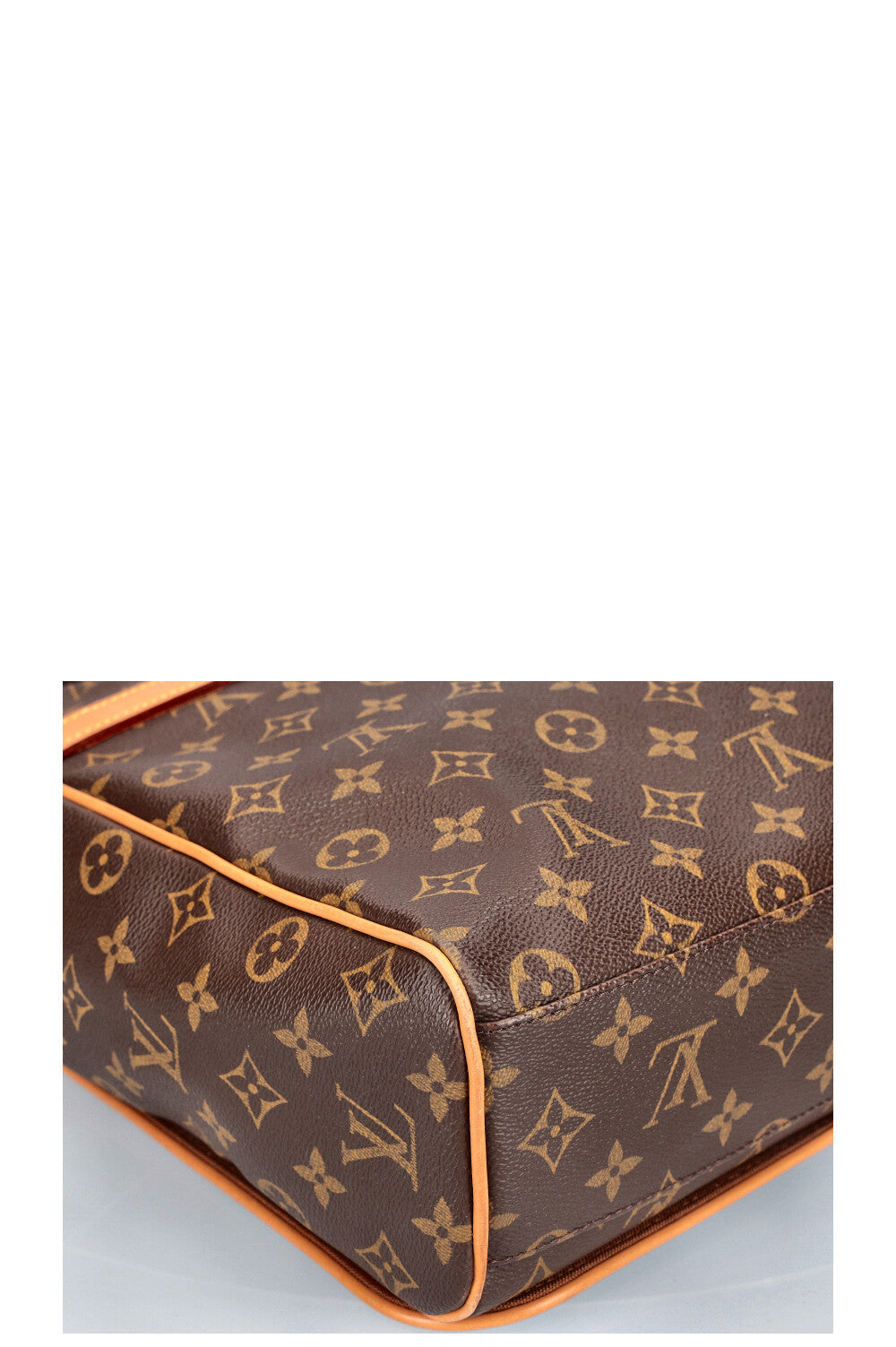 LOUIS VUITTON Abbesses Messenger Bag MNG