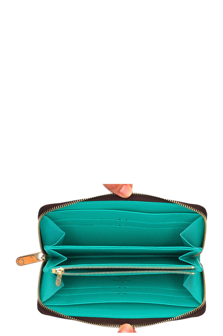 LOUIS VUITTON Zip Around Wallet Voyagez