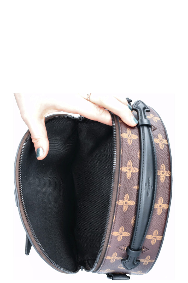 LOUIS VUITTON Wheel Box Bag MNG SS2022