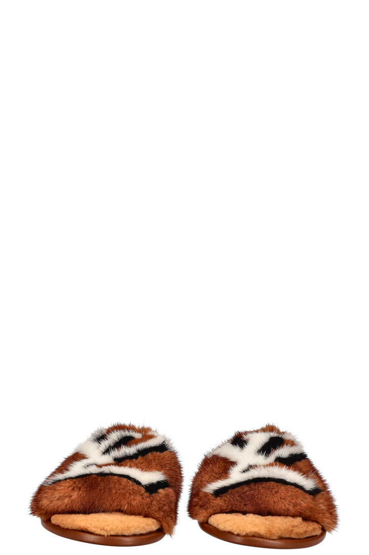 LOUIS VUITTON Mules plates Homey Fourrure