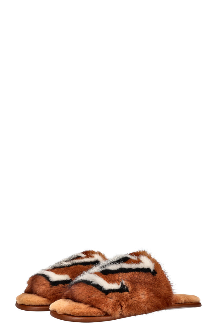 LOUIS VUITTON Mules plates Homey Fourrure