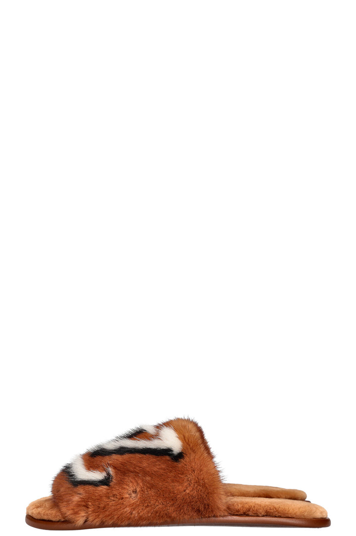 LOUIS VUITTON Mules plates Homey Fourrure